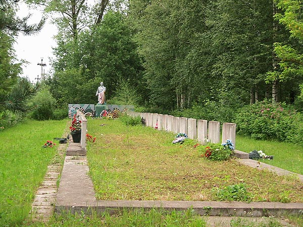 Мемориал в п. Кунья (общий вид)