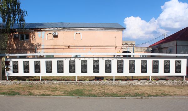 Аллея Героев в г. Хвалынск (1)