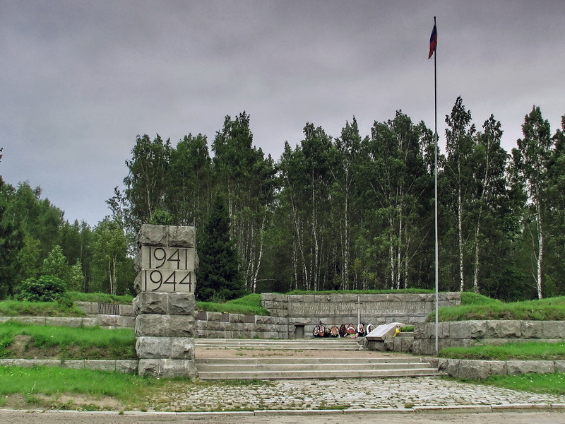 Братская могила в Петровке (общий вид)