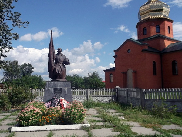 Братская могила в селе Летки